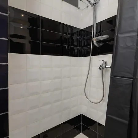 Prusa Stylish Close To The Center Of Cracow By Renters Apartamento