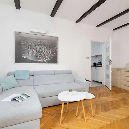 Prusa Stylish Close To The Center Of Cracow By Renters Apartamento Cracovia