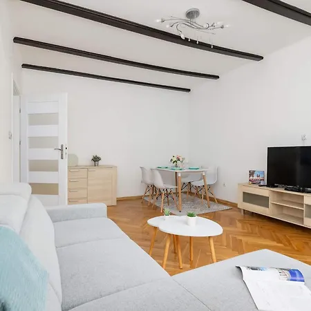 Prusa Stylish Close To The Center Of Cracow By Renters *