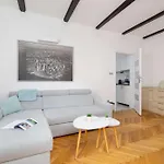 Prusa Stylish Close To The Center Of Cracow By Renters Apartman Krakkó