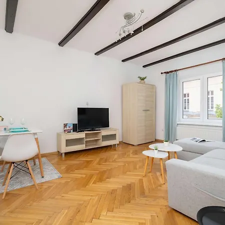 Prusa Stylish Close To The Center Of Cracow By Renters